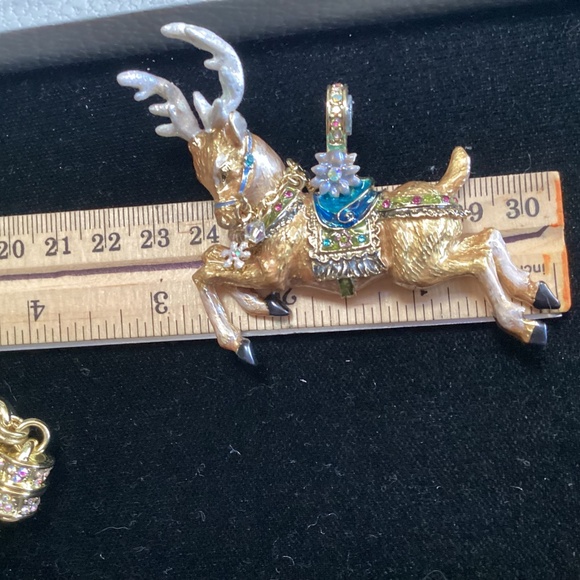 Kirks Folly reindeer - Picture 6 of 10